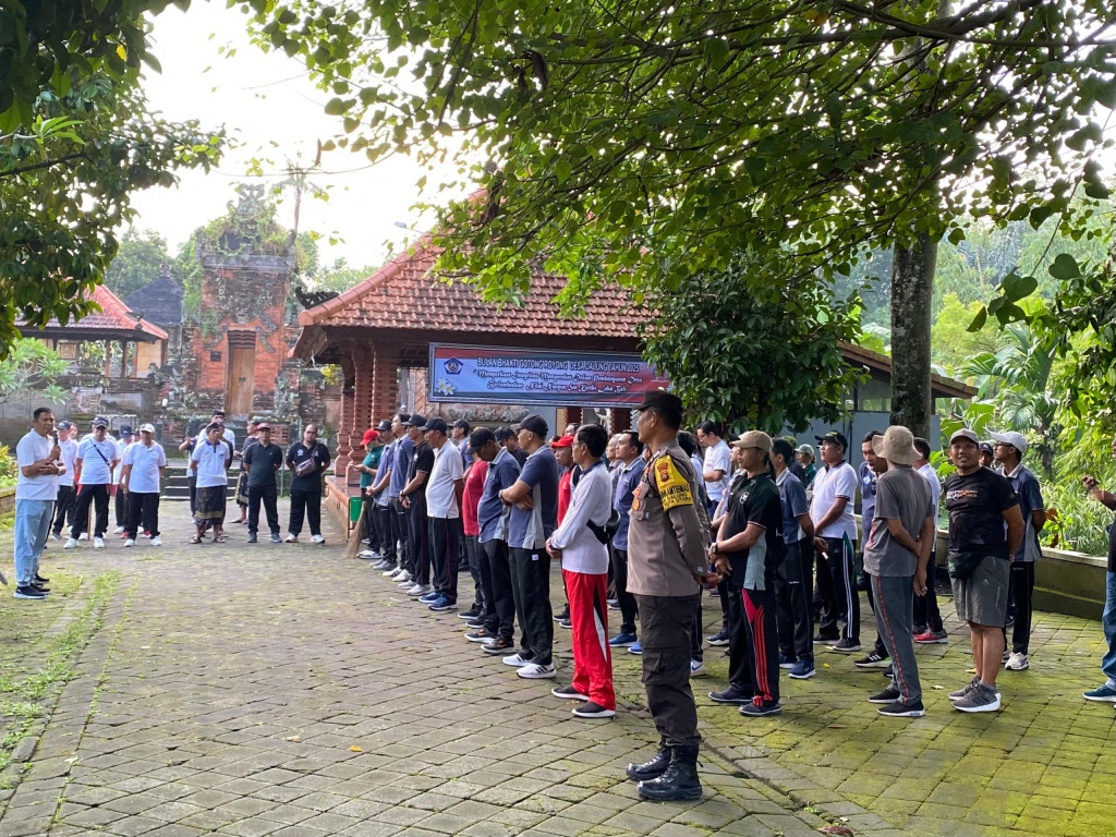 Antusias PKK, Pemuda, dan Pemerintah Desa Adat dan Dinas Bersinergi Sukseskan Bulan Bhakti Gotong Royong 2025 di Desa Dalung